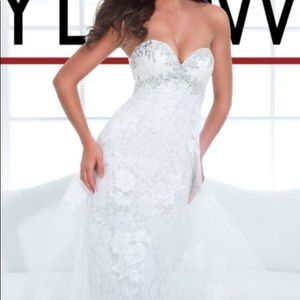 Gorgeous Brand New, Tony Bowls